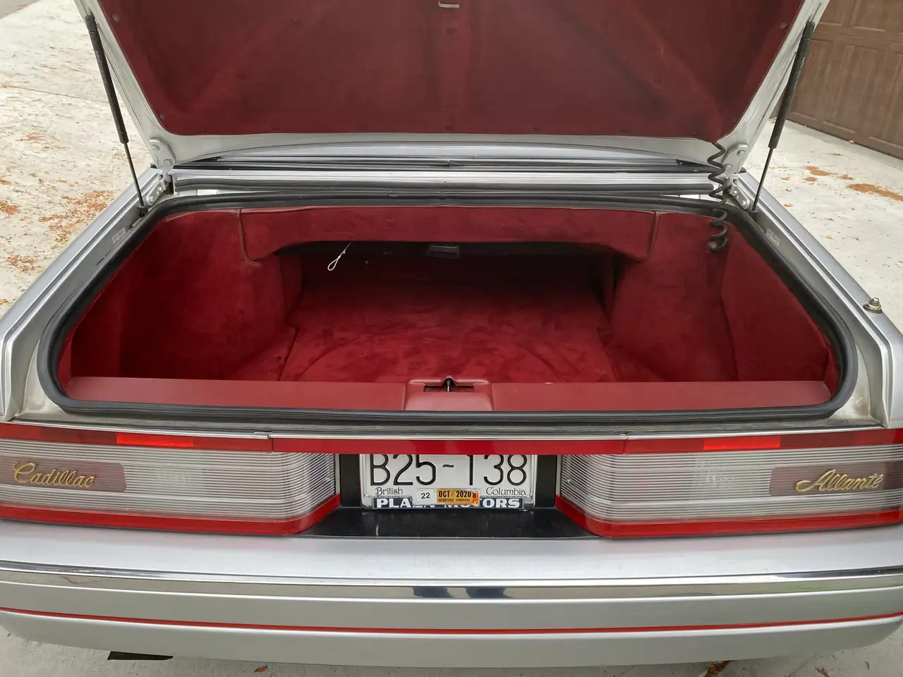 Cadillac Allante снимка Cadillac Allante