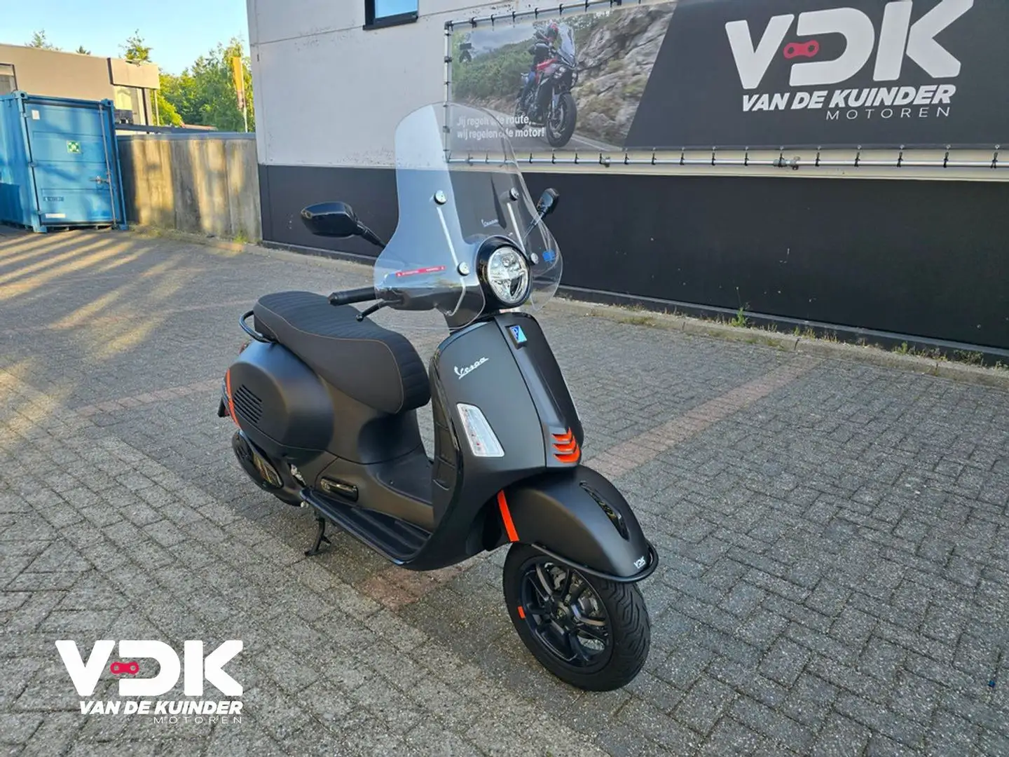 Vespa GTS 300 Zwart - 2