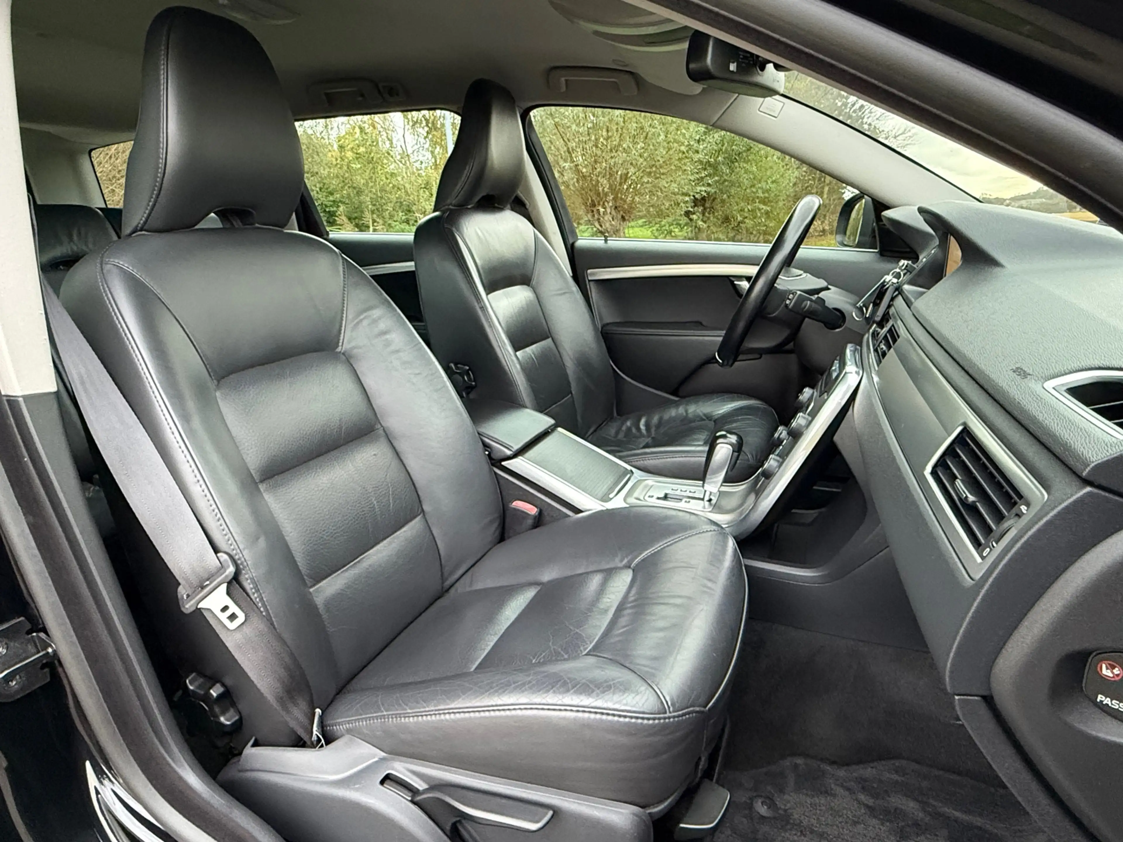 Volvo V70 1.6 T4 Limited Edition Automaat / Leder / Navi / 1 — photo 2