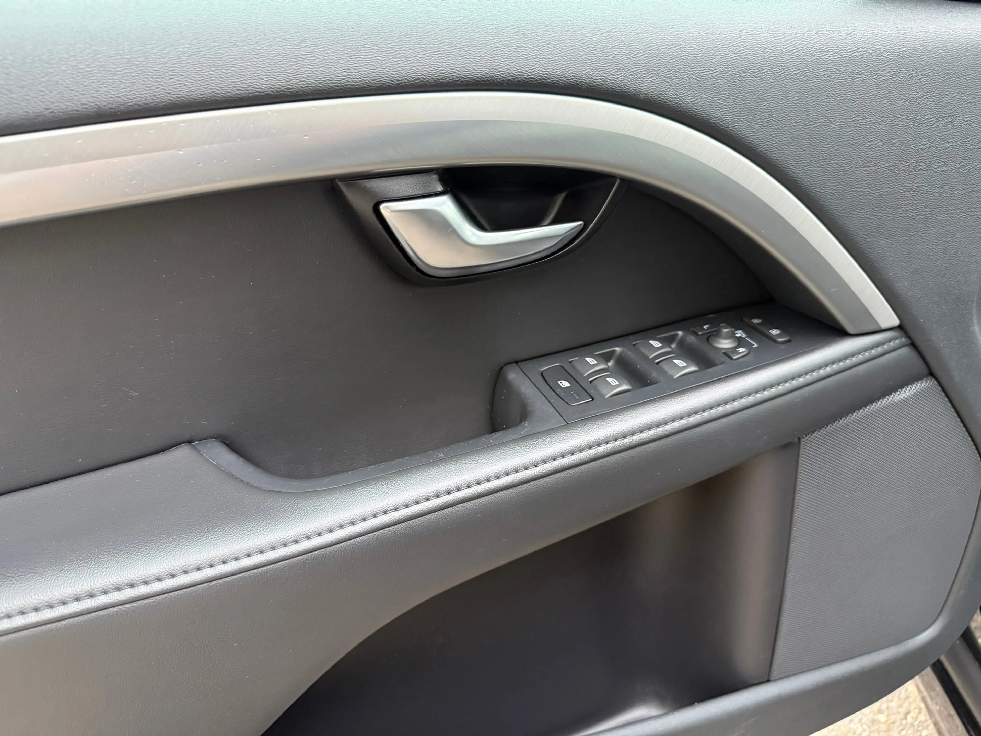 Volvo V70 1.6 T4 Limited Edition Automaat / Leder / Navi / 1 — photo 16