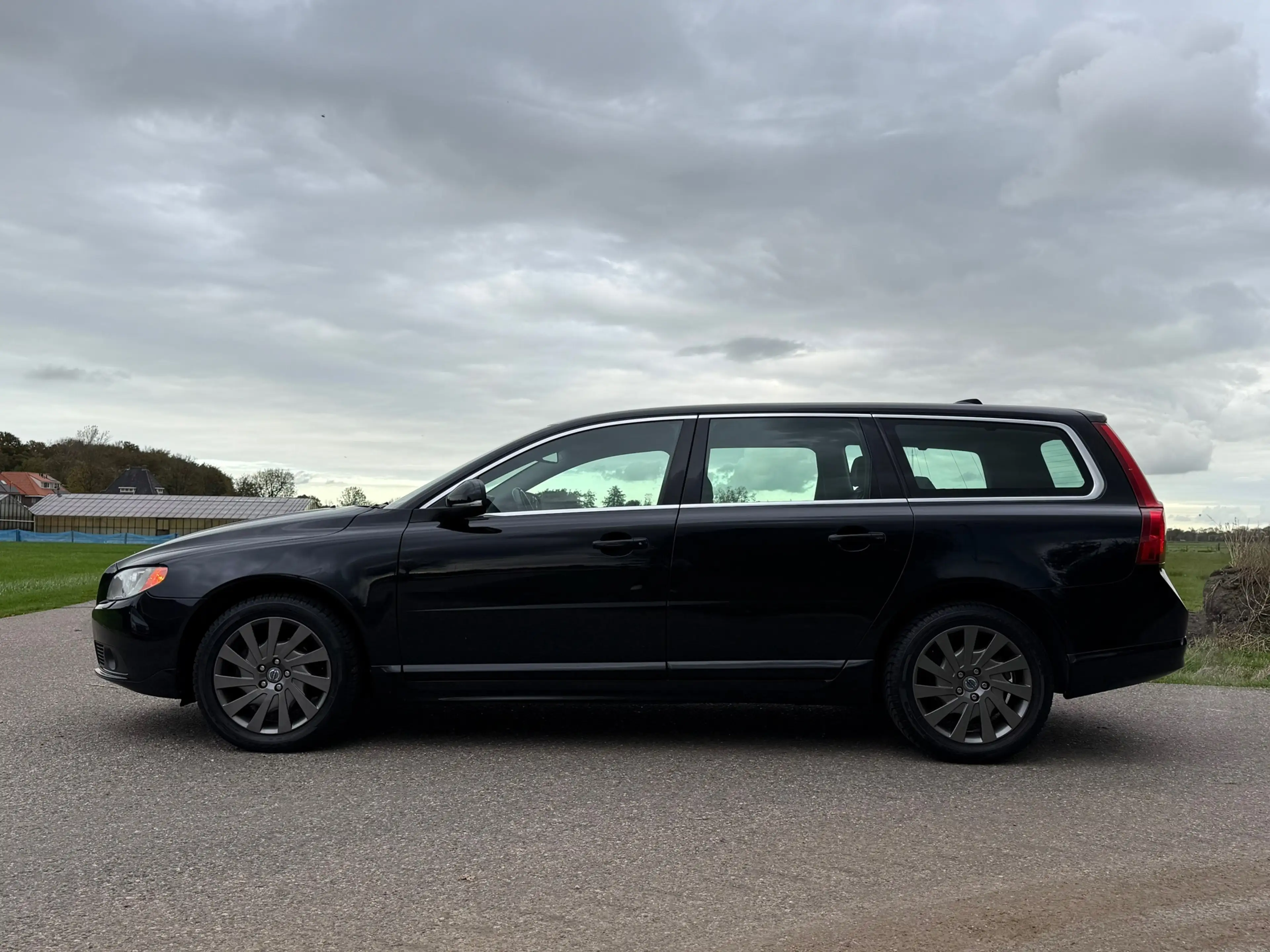Volvo V70 1.6 T4 Limited Edition Automaat / Leder / Navi / 1 — photo 3