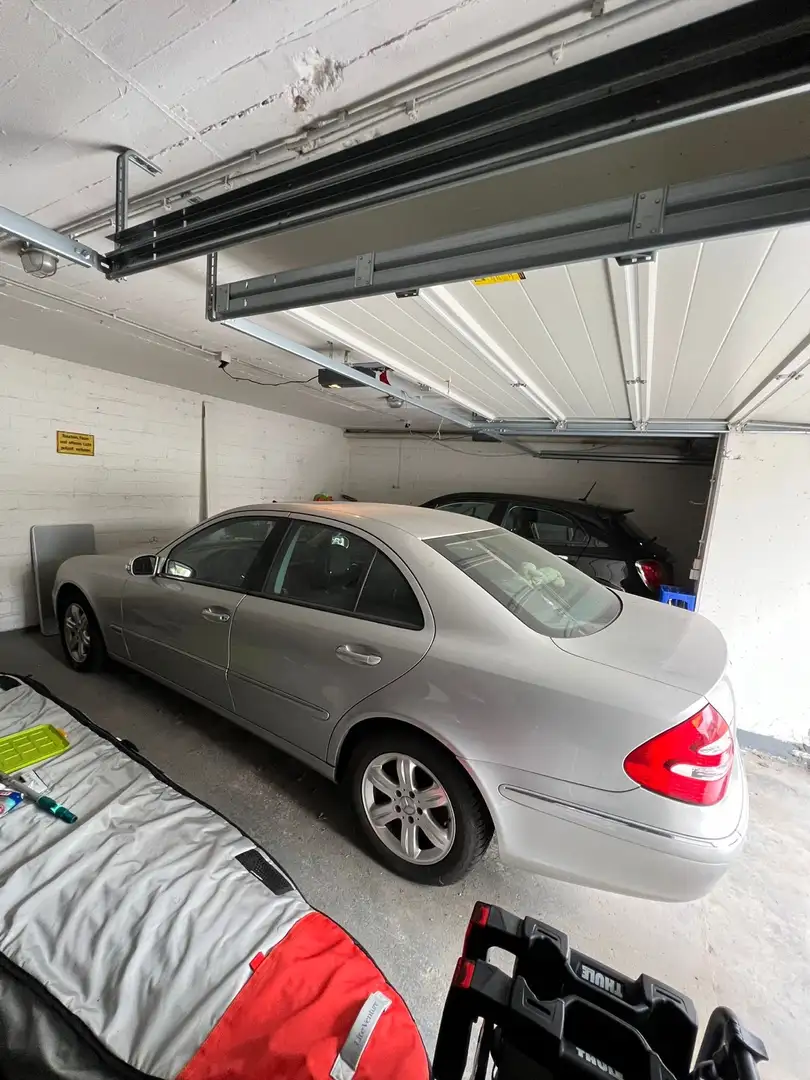 Mercedes-Benz E 240 Elegance,Limousine,Schiebedach,PDC,1.Hand,Top Silber - 2