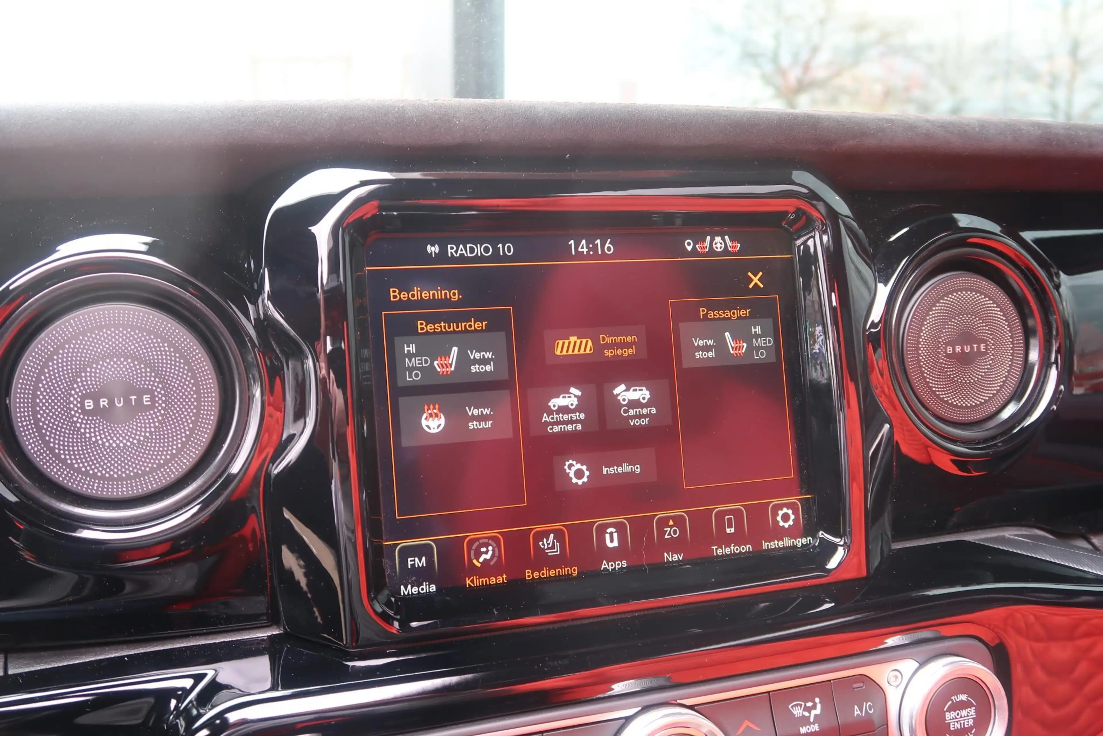 Jeep Wrangler BRUTE Richmond / BRUTE PERFOMANCE / Hermes Interie — photo 12