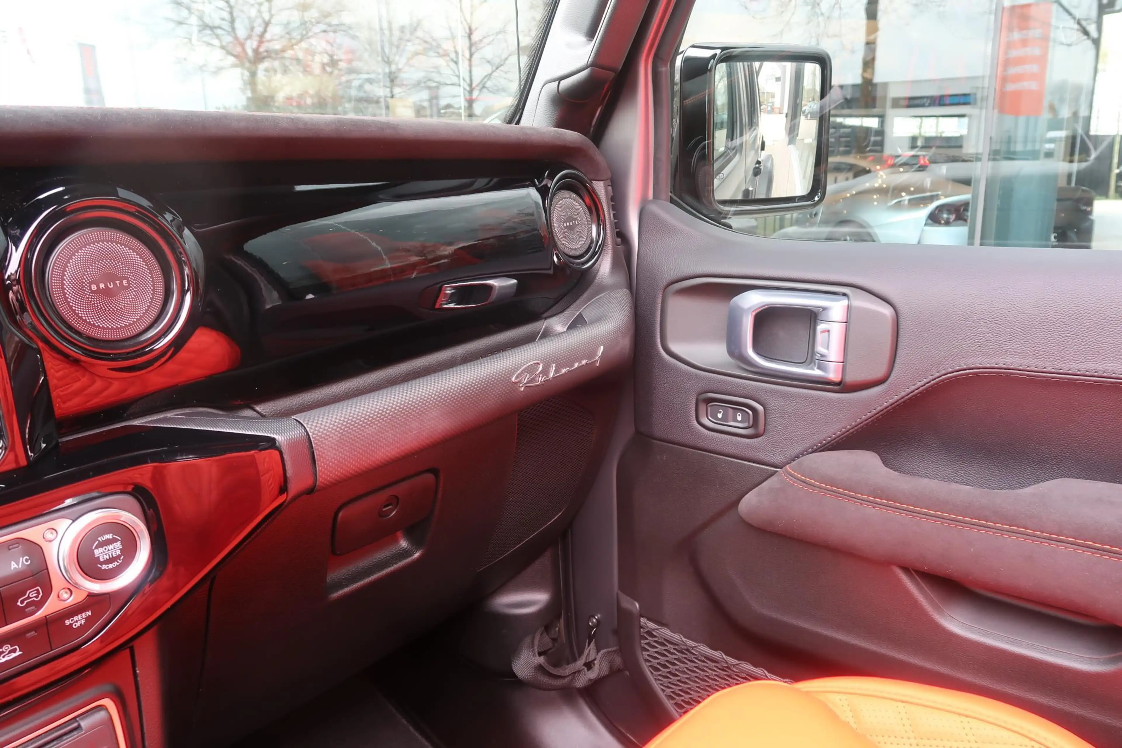 Jeep Wrangler BRUTE Richmond / BRUTE PERFOMANCE / Hermes Interie — photo 16