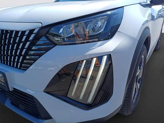 Peugeot 2008 view 9