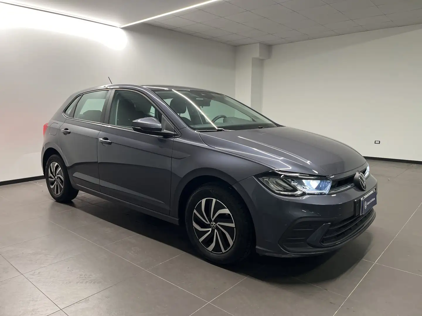 Volkswagen Polo Nuova 1.0 TGI 66 kW/ 90 CV Manuale Gris - 2