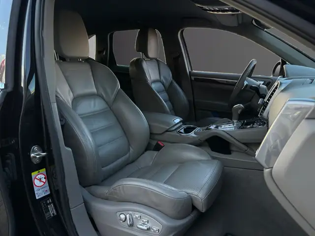 Porsche Cayenne view 8