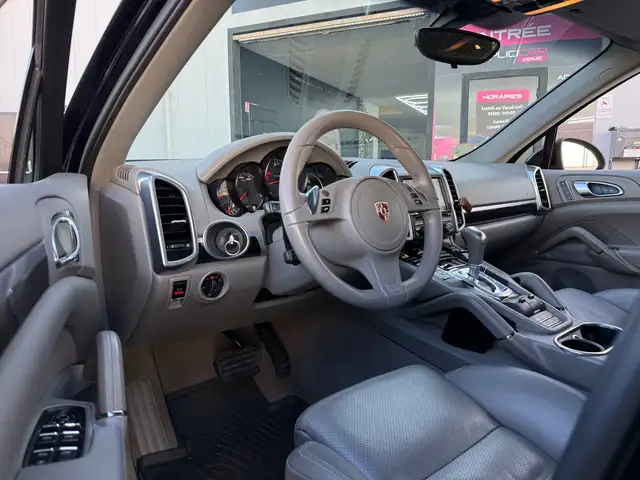 Porsche Cayenne view 19
