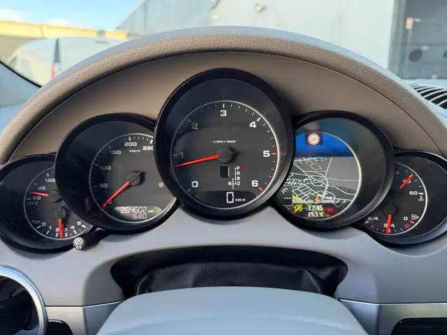 Porsche Cayenne view 14