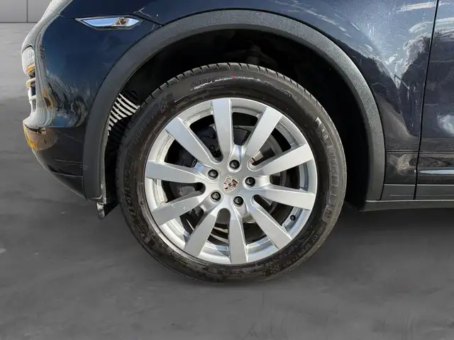 Porsche Cayenne view 15