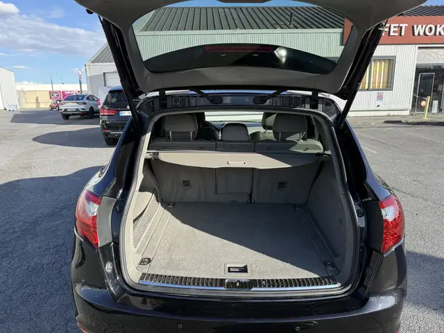 Porsche Cayenne view 29