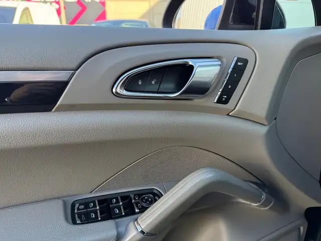 Porsche Cayenne view 21