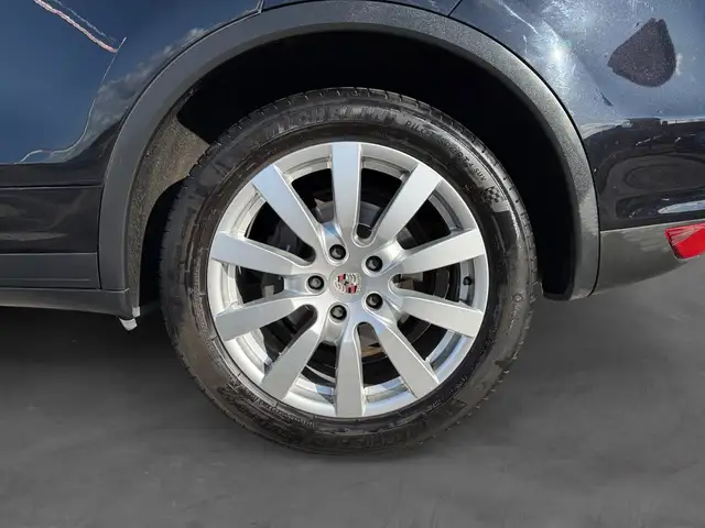 Porsche Cayenne view 16