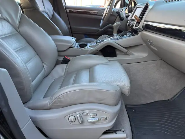 Porsche Cayenne view 28