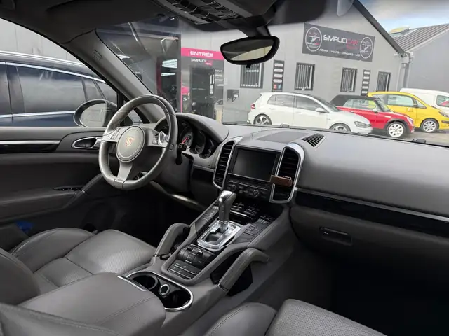 Porsche Cayenne view 20
