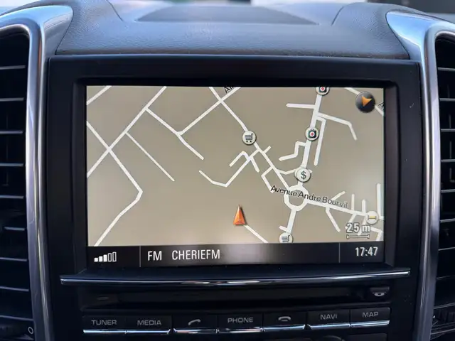 Porsche Cayenne view 24