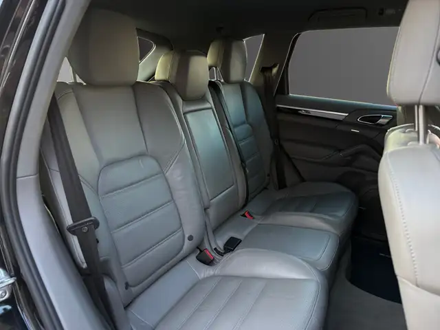 Porsche Cayenne view 9