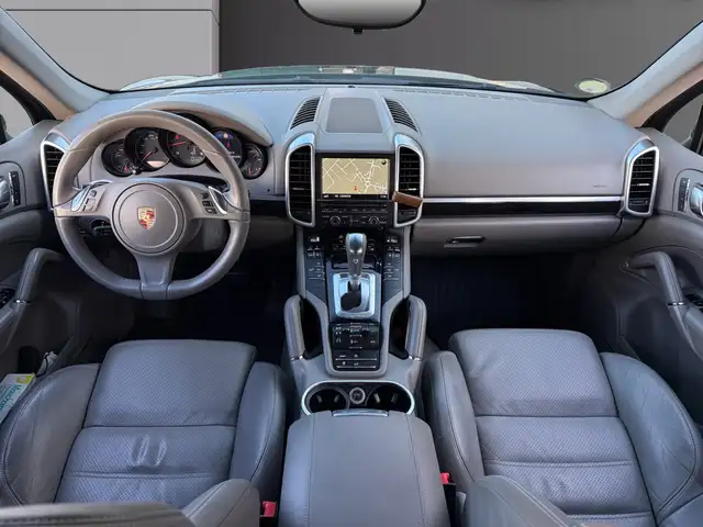 Porsche Cayenne view 10