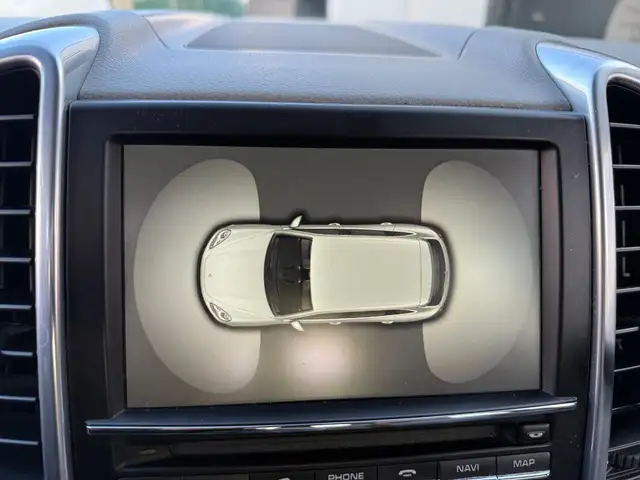 Porsche Cayenne view 25