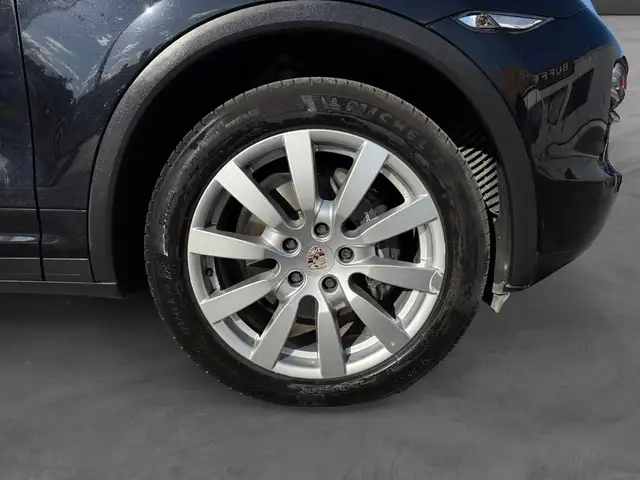 Porsche Cayenne view 18