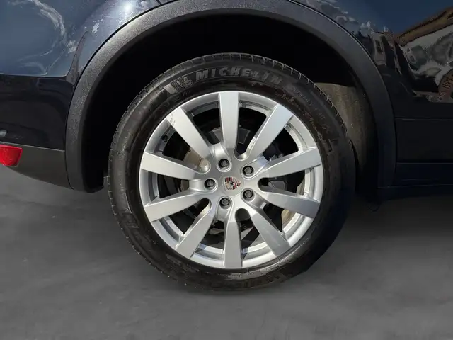 Porsche Cayenne view 17