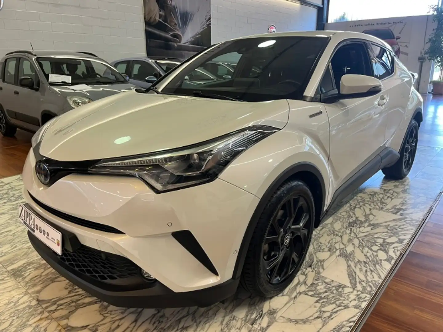 Toyota C-HR 1.8 Hybrid E-CVT Lounge Blanc - 1
