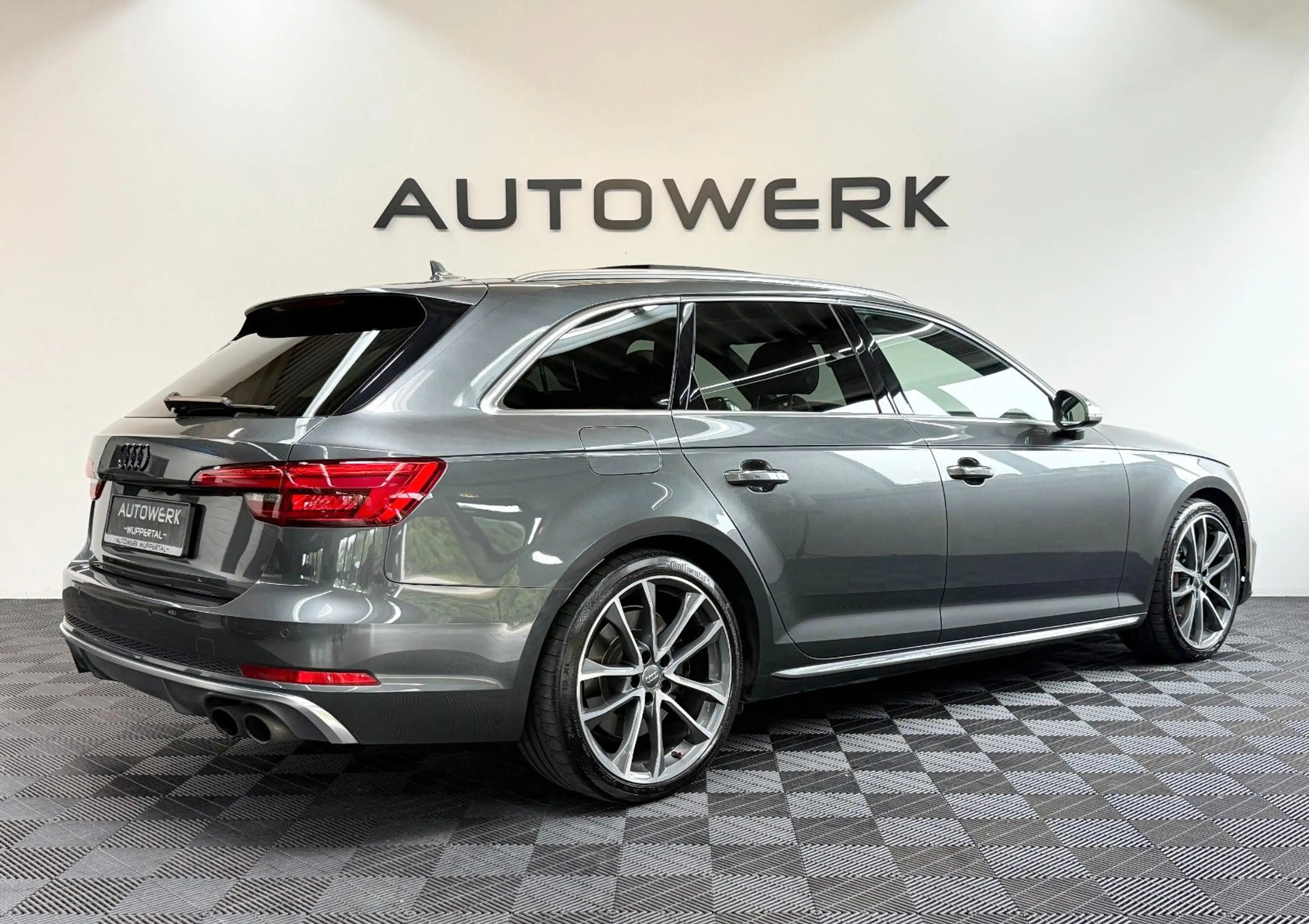 Audi S4 Avant 3.0 TFSI*Quattro*AHK*STANDHEIZUNG*PANO* — photo 5