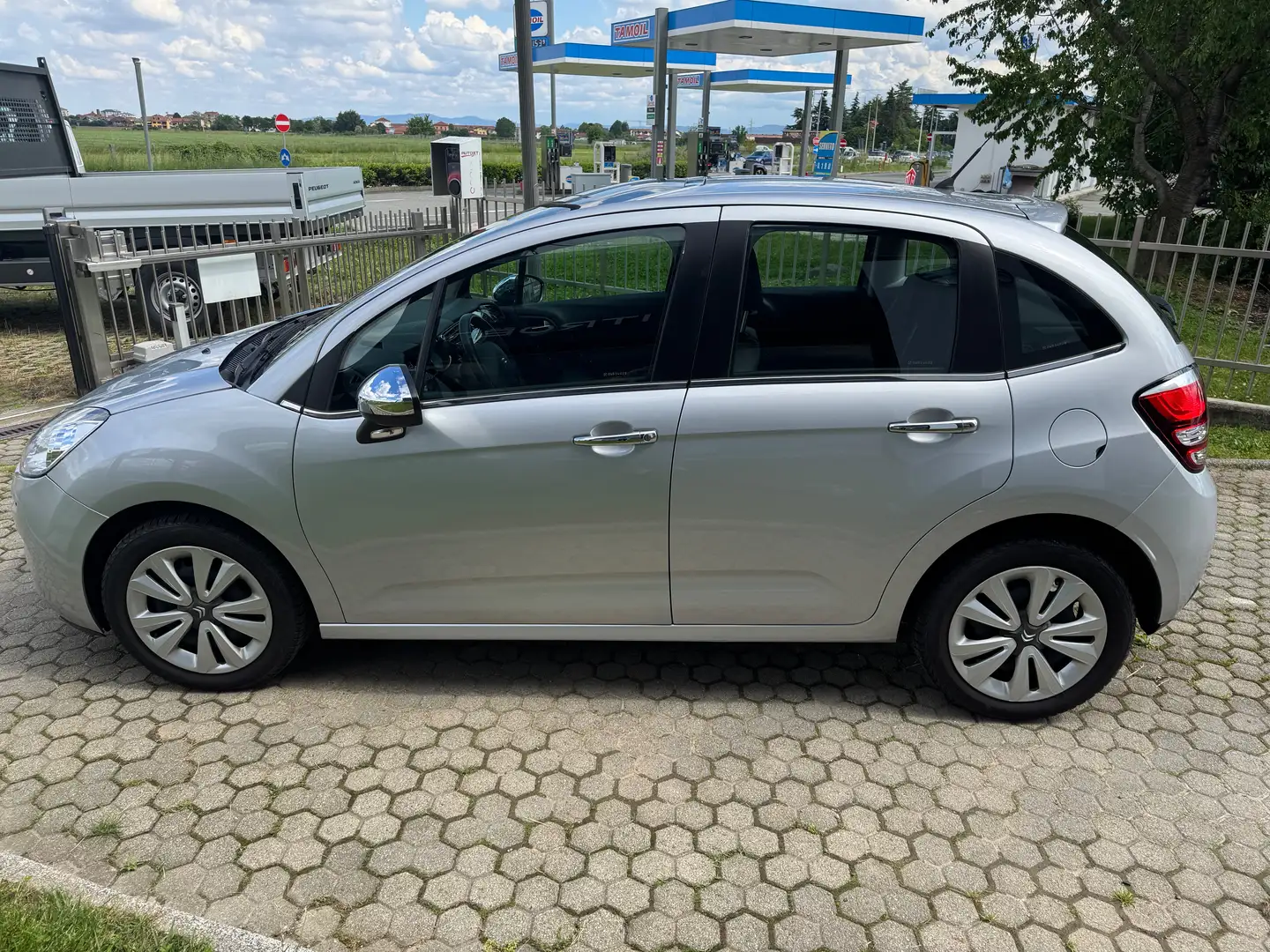Citroen C3 C3 1.2 vti Vanity Fair 10 82cv Silber - 2