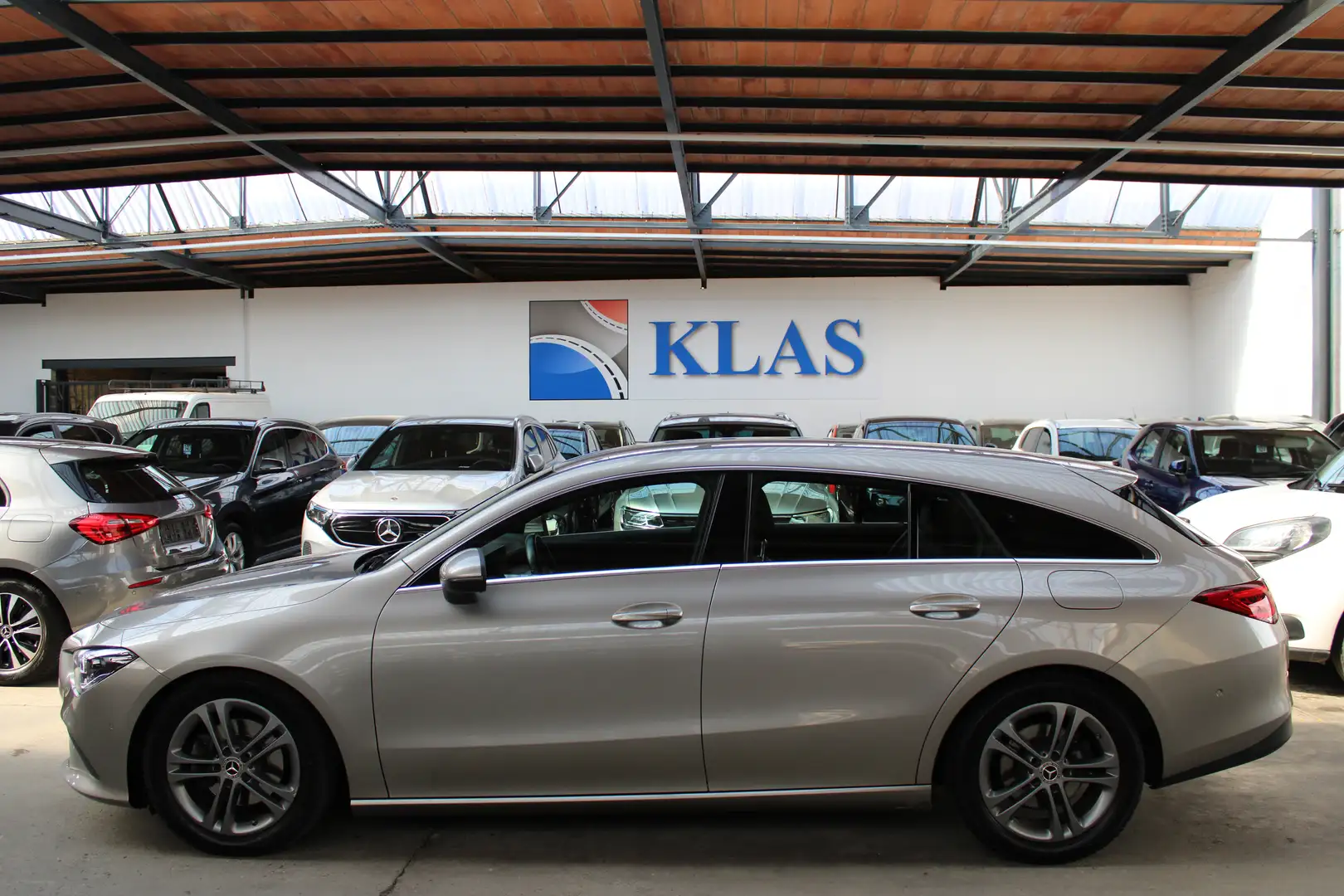 Mercedes-Benz CLA 180 d Breack // 12350 € + TVA 21% // EURO 6d-ISC // Grau - 2