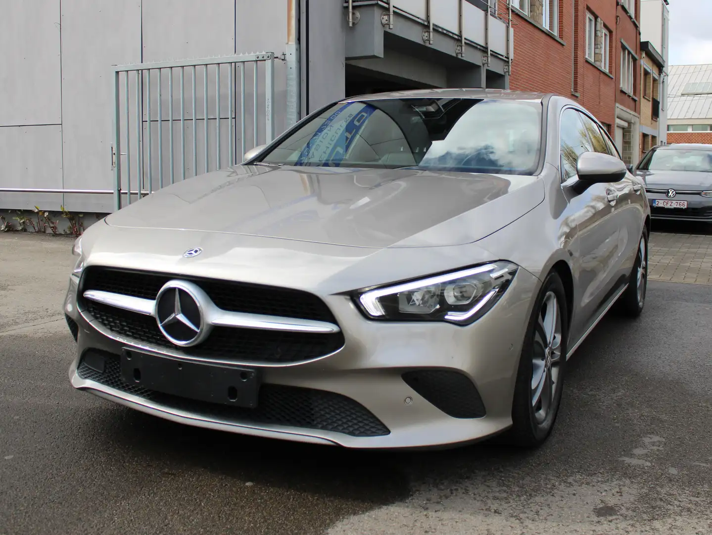 Mercedes-Benz CLA 180 d Breack // 12350 € + TVA 21% // EURO 6d-ISC // Grau - 1