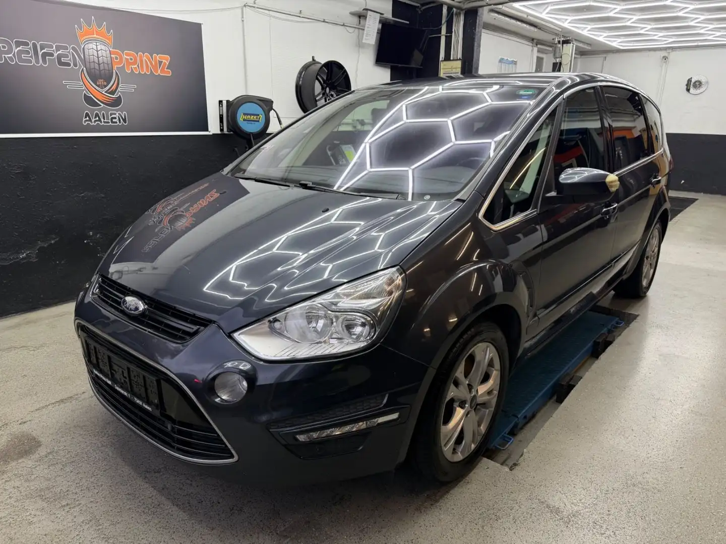 Ford S-Max S-MAX Titanium/7-Sitzer/AHK/2.Hand/Scheckheft Grau - 1