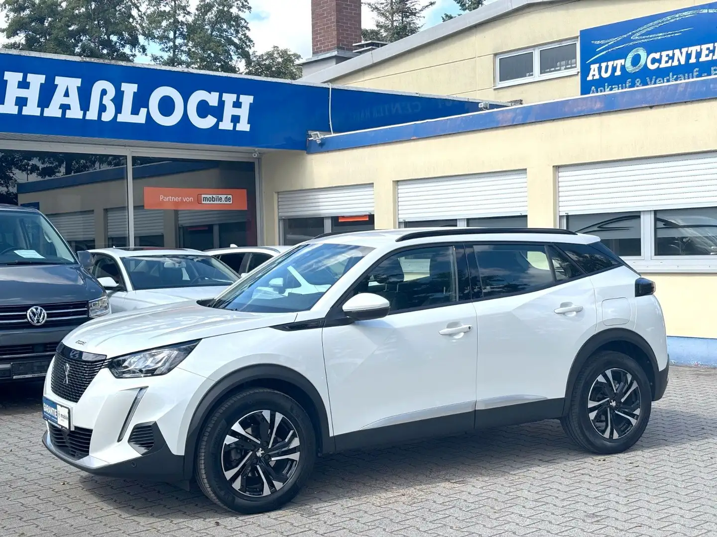 Peugeot 2008 Allure Automatik*Navi*LED*360°*1-Hand Weiß - 1