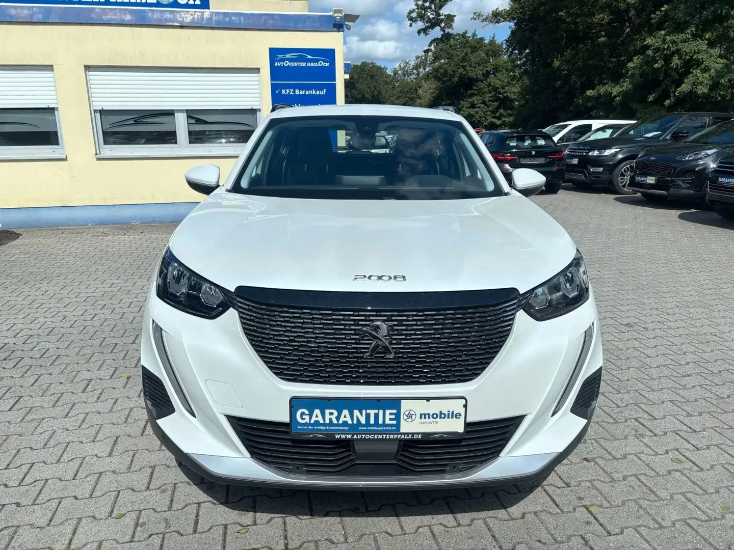 Peugeot 2008 Allure Automatik*Navi*LED*360°*1-Hand Weiß - 2