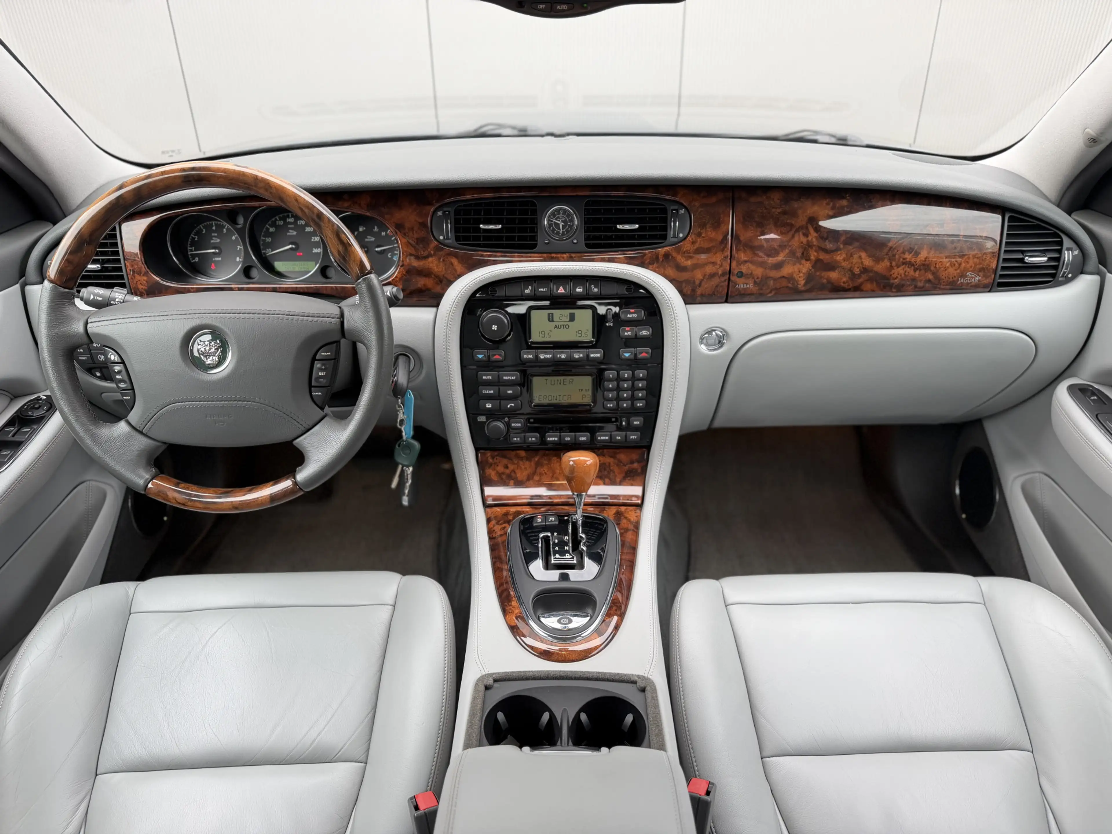 Jaguar XJ 4.2 V8 Executive | 19" | NL Auto NAP — photo 6