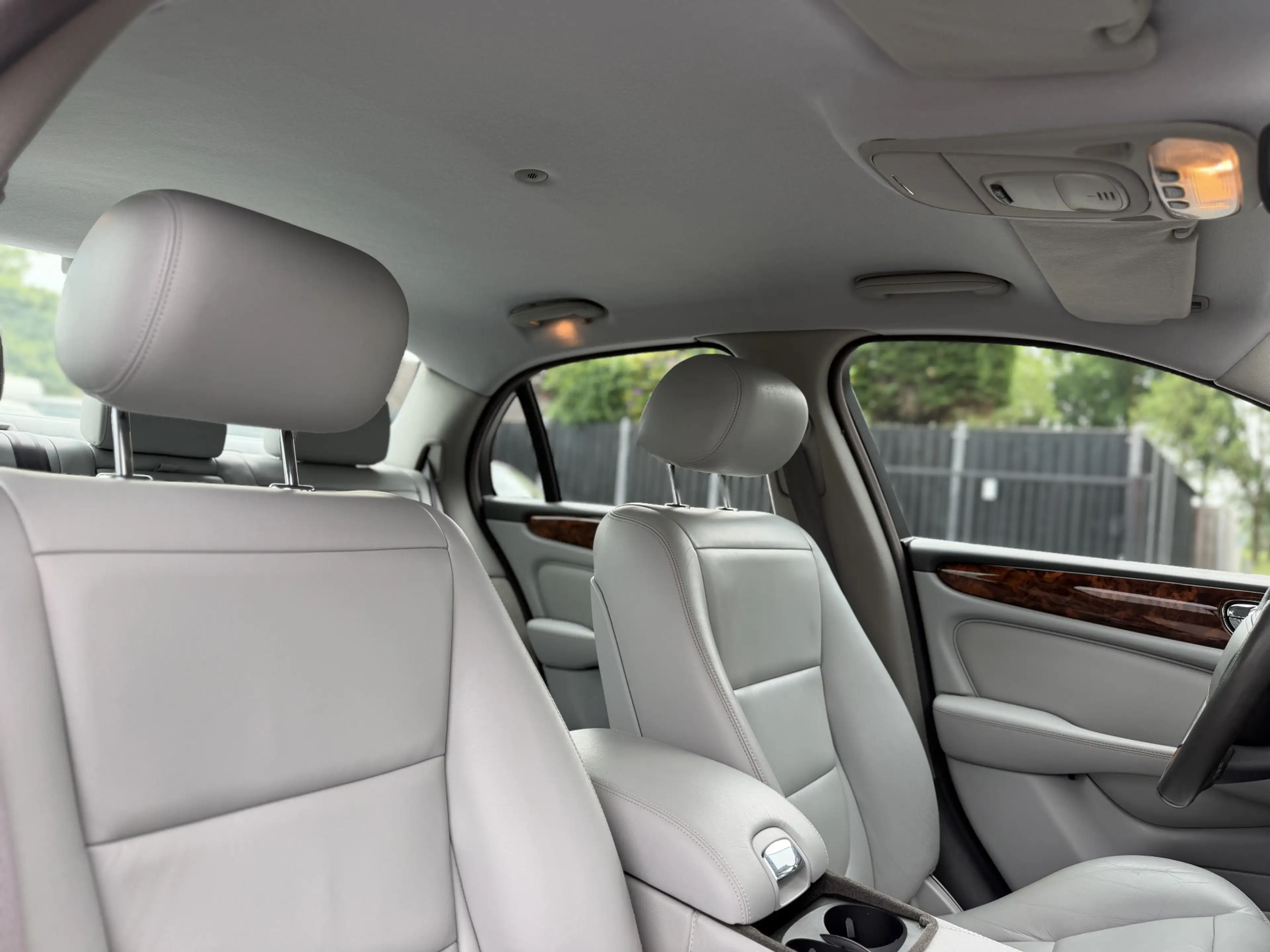 Jaguar XJ 4.2 V8 Executive | 19" | NL Auto NAP — photo 8