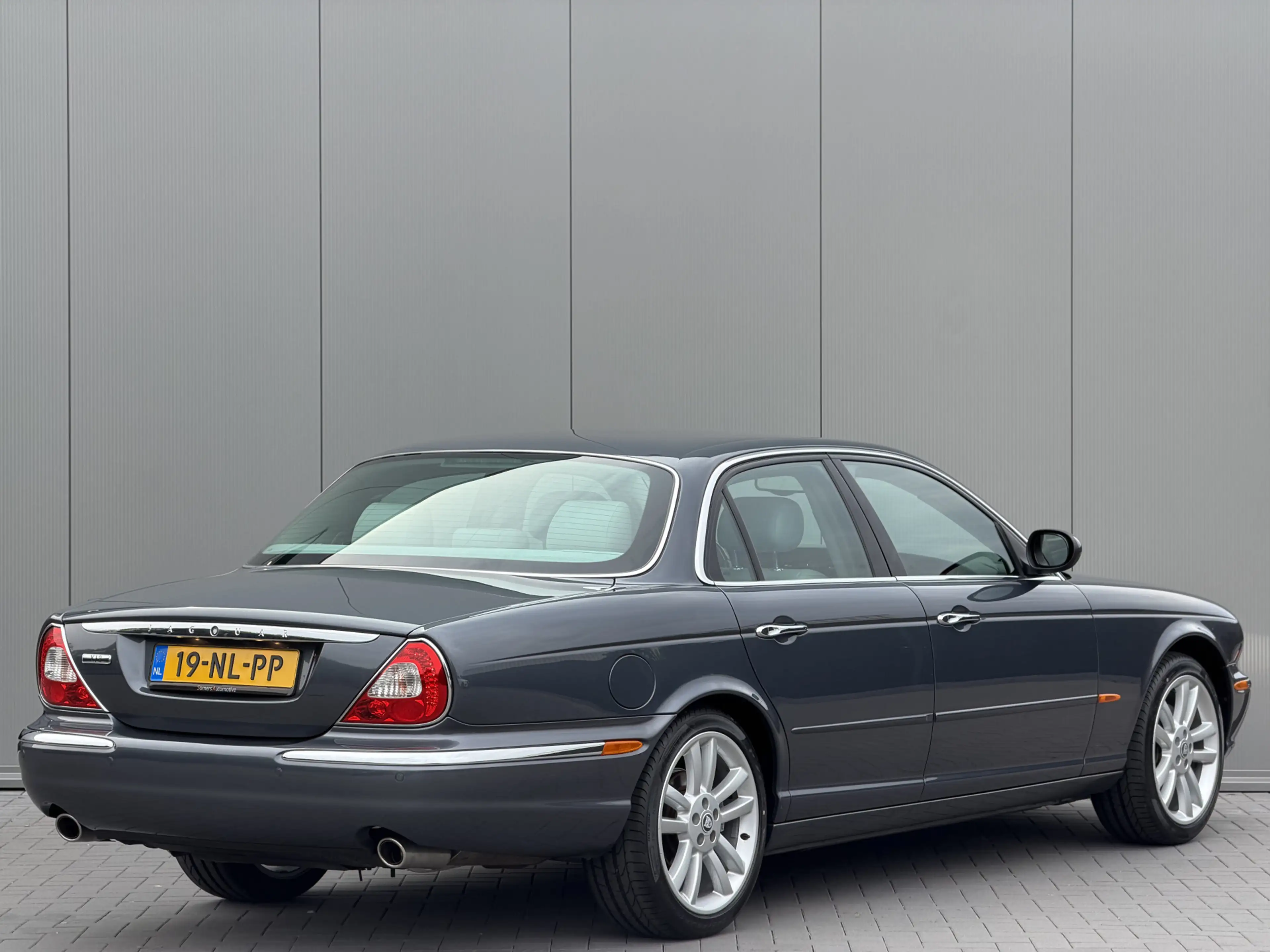 Jaguar XJ 4.2 V8 Executive | 19" | NL Auto NAP — photo 2