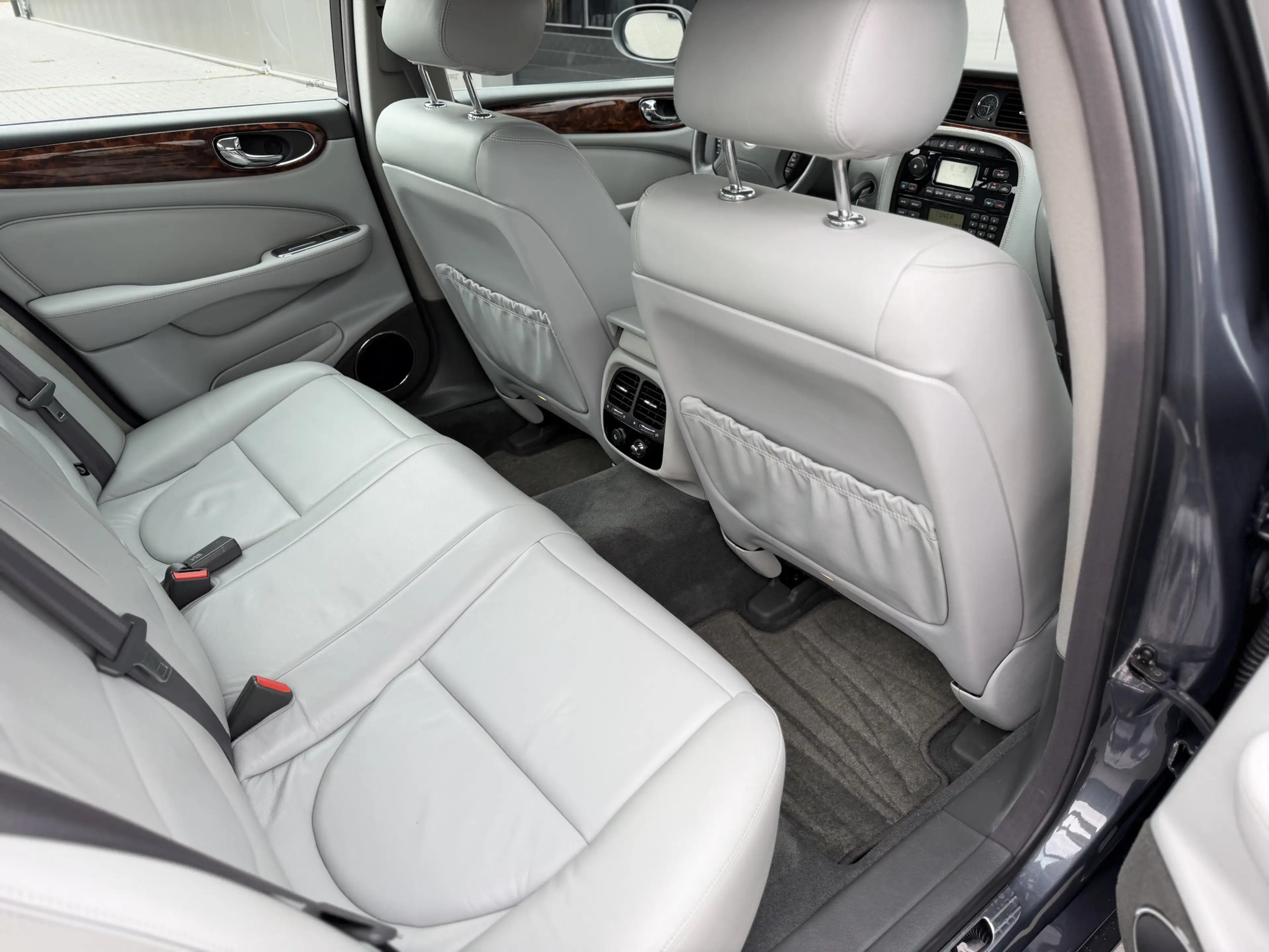 Jaguar XJ 4.2 V8 Executive | 19" | NL Auto NAP — photo 10