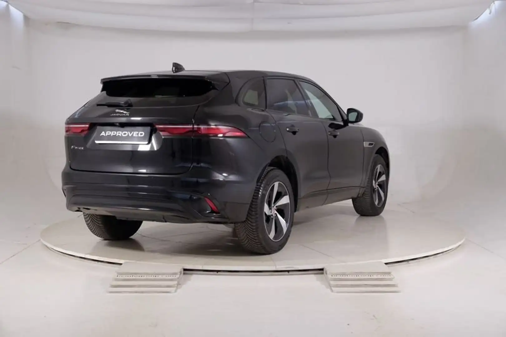 Jaguar F-Pace 2021 2.0d i4 mhev R-Dynamic S awd 163cv auto Nero - 2