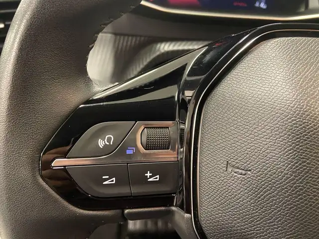 Peugeot 208 view 12