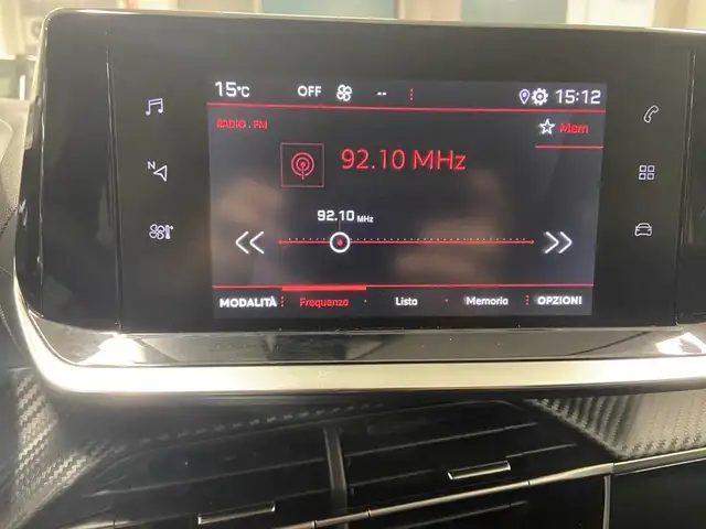 Peugeot 208 view 10