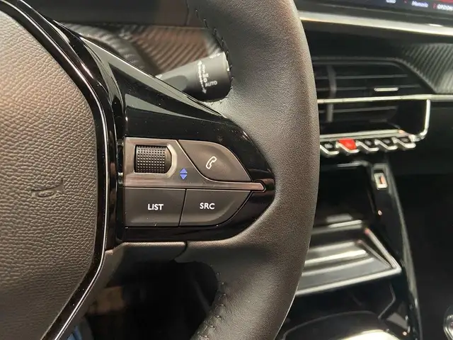 Peugeot 208 view 13
