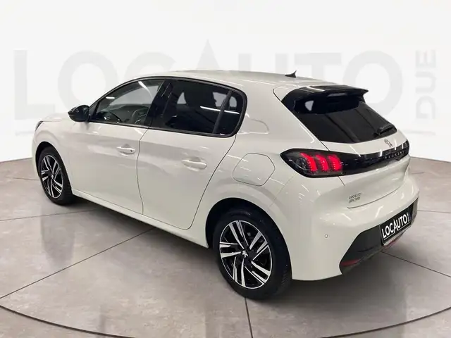 Peugeot 208 view 5