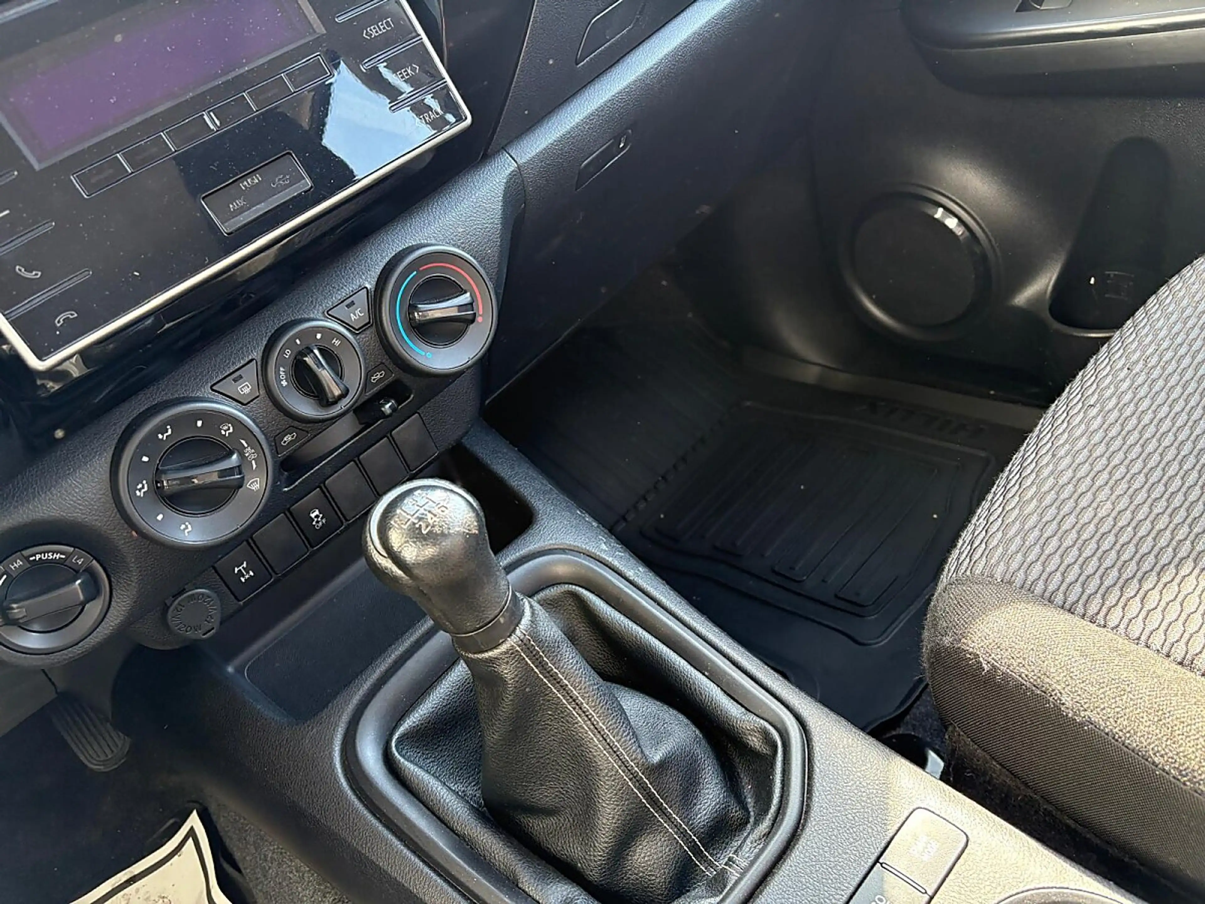 Toyota Hilux DK Country 4x4 2,4 D-4D — photo 9