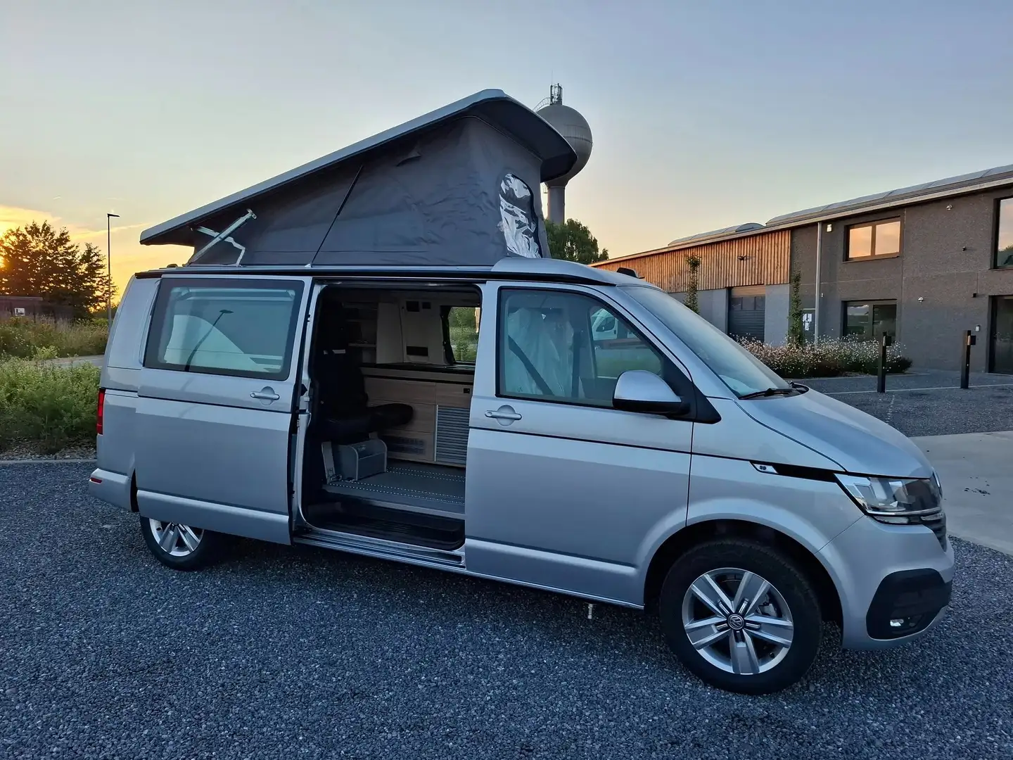 Volkswagen T6.1 Transporter 2.0 TDi SCR 4Mo BMT Comfortl. DSG(EU6d) Zilver - 1