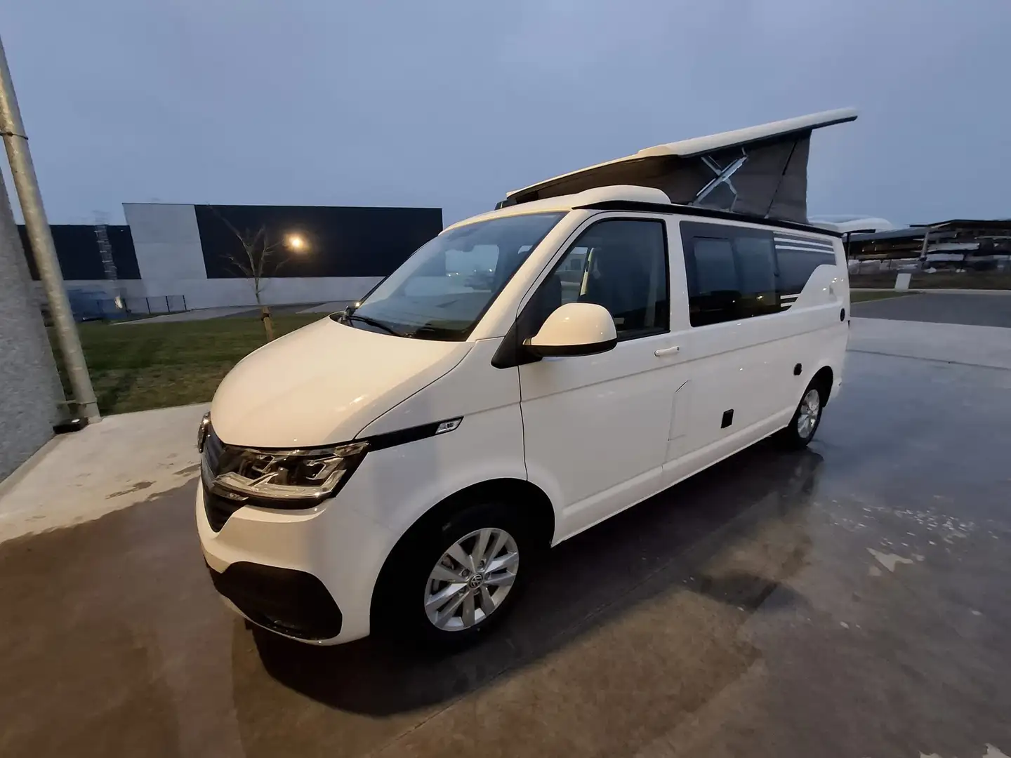 Volkswagen T6.1 Transporter 2.0 TDi SCR 4Mo BMT Comfortl. DSG(EU6d) Weiß - 2