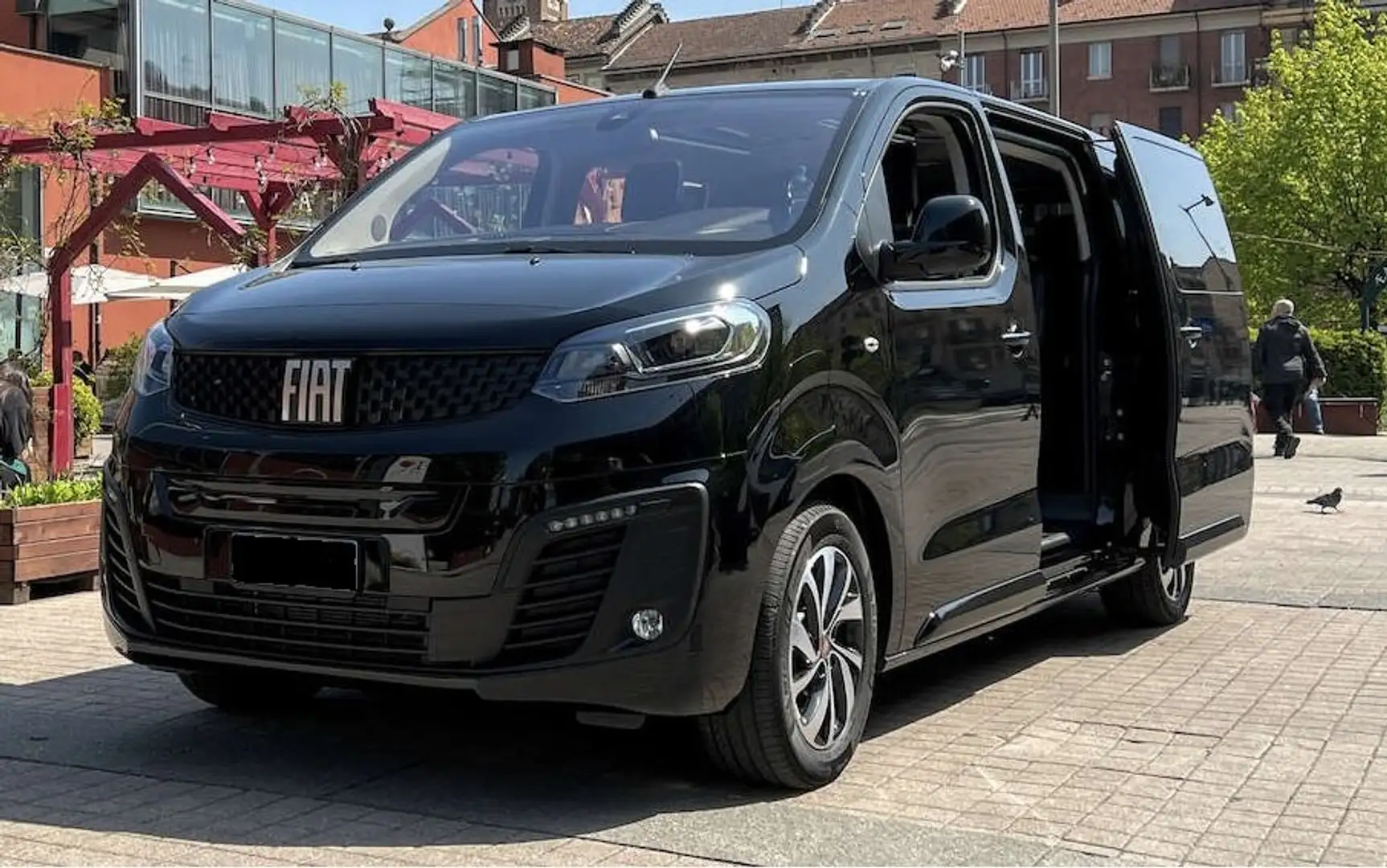Fiat E-Ulysse e-Ulysse Batterie 75kWh Lounge Business Schwarz - 2