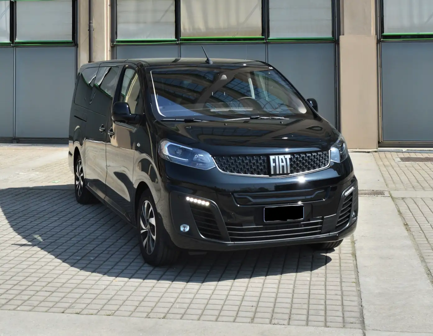 Fiat E-Ulysse e-Ulysse Batterie 75kWh Lounge Business Schwarz - 1