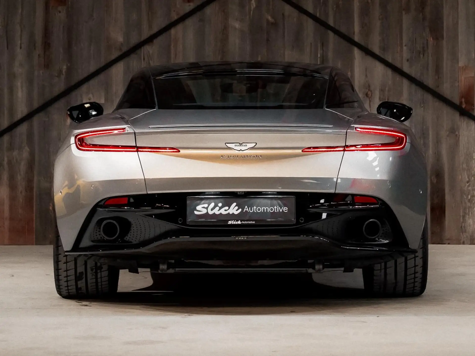 애스턴마틴 DB11 V8 2020 은색 사진 4