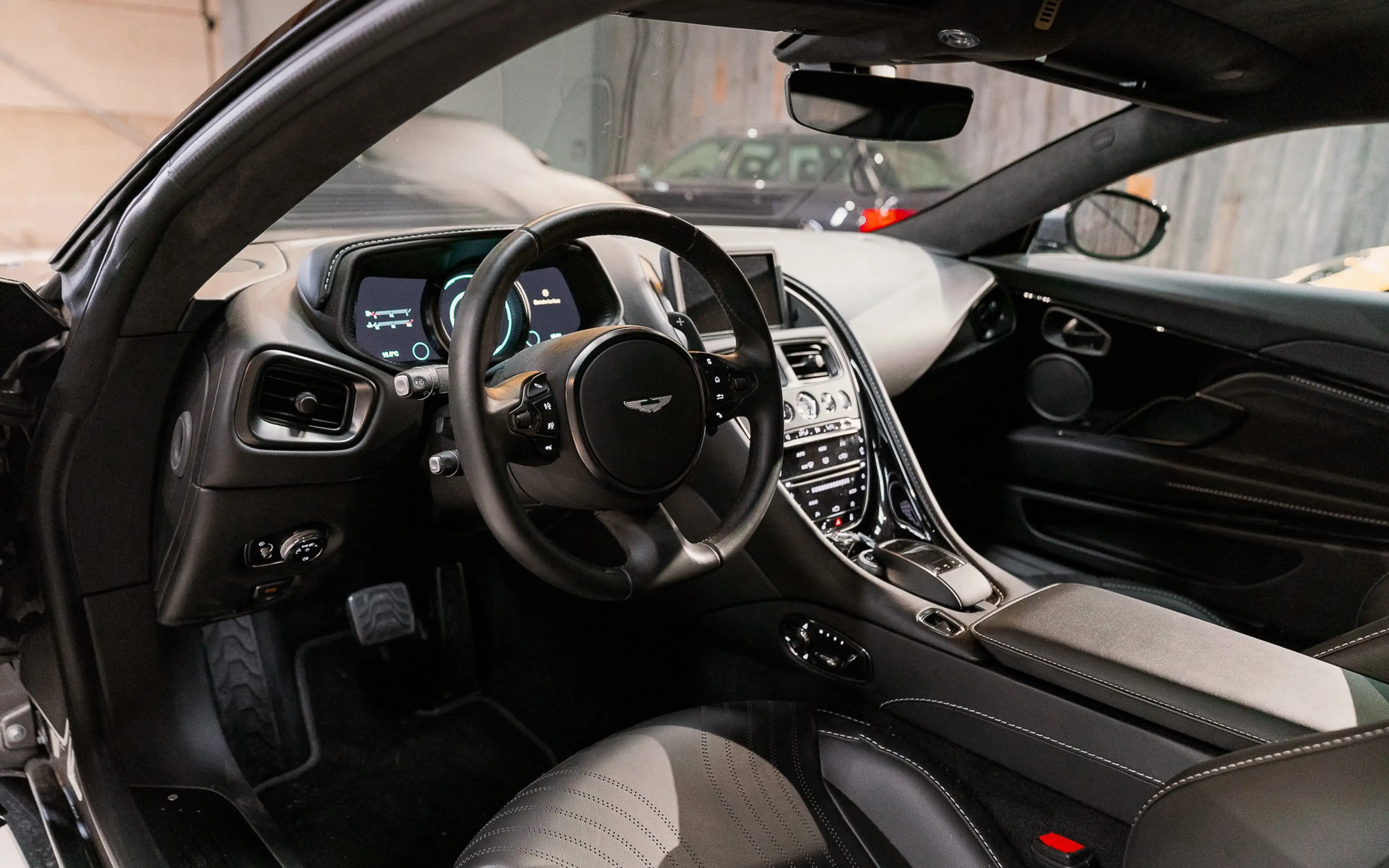 Aston Martin DB11 DB11 4.0 V8 BiTurbo — photo 12