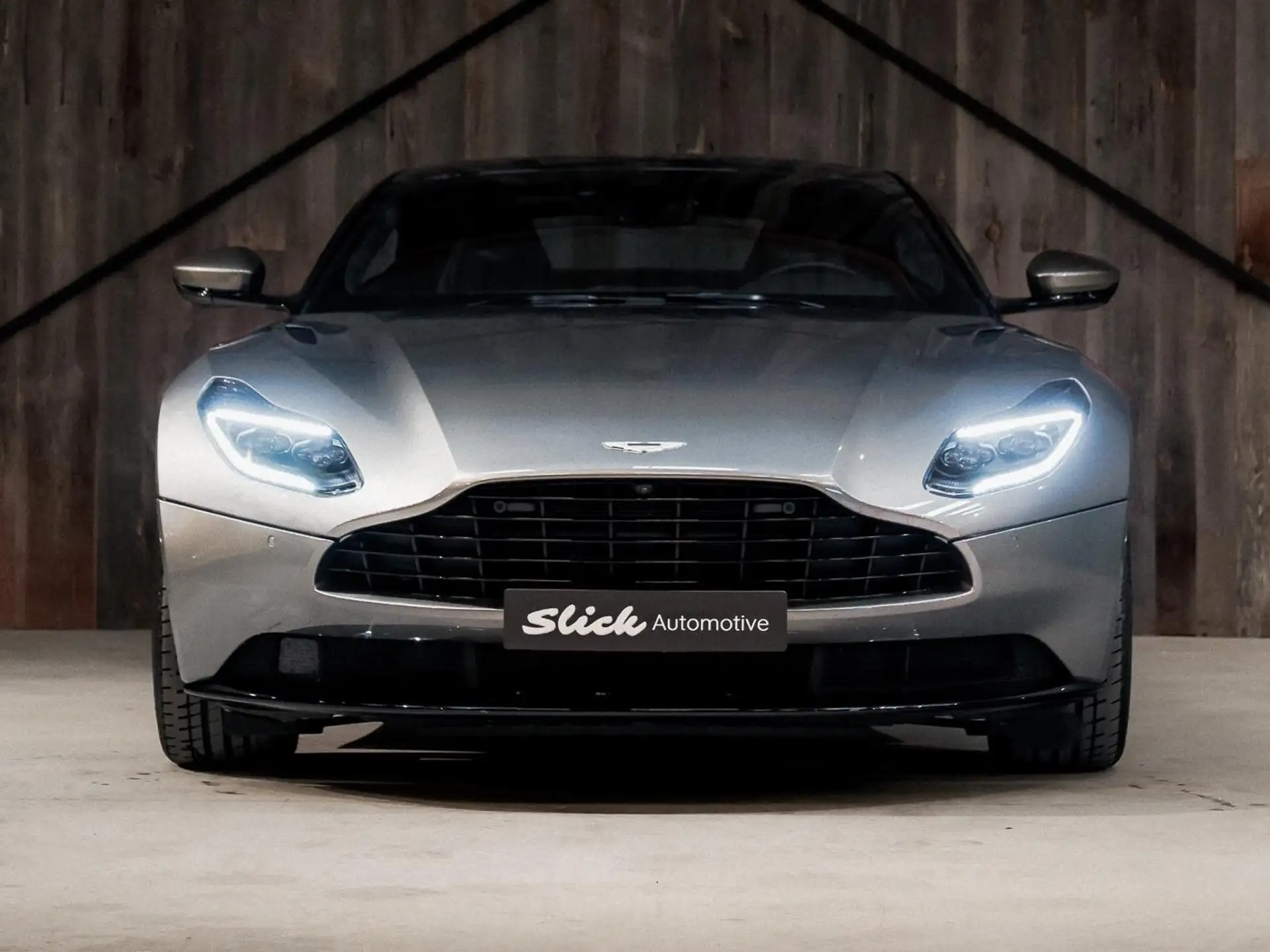 애스턴마틴 DB11 V8 2020 은색 사진 8